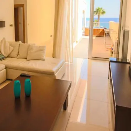 Apartamento Pallinion Beachfront