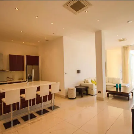 Pallinion Beachfront Apartamento