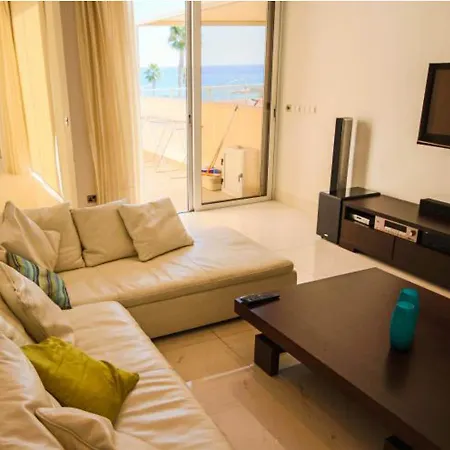 Pallinion Beachfront Apartamento