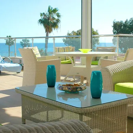 Apartamento Pallinion Beachfront